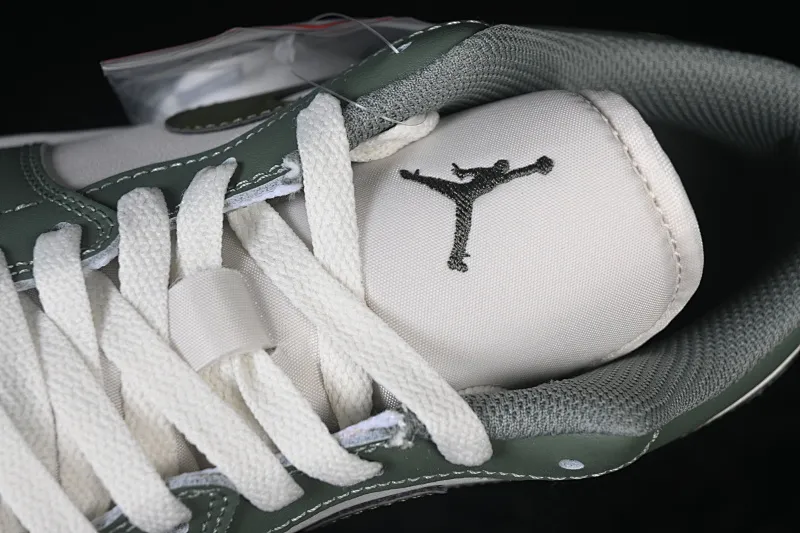 All categories Air Jordan Jordan series basketball shoes Air Jordan 1 Low High-end customized low-top sneakers Air Jordan 1 Low AJ1 Joe 1 meter white and green low-level cultural casual sneakers 553558-300